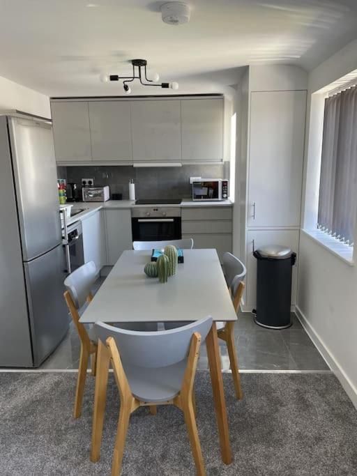 Paradigm House, Modern 2-Bedroom Duplex Apartment 2, Free Parking, Оксфорд Екстер'єр фото