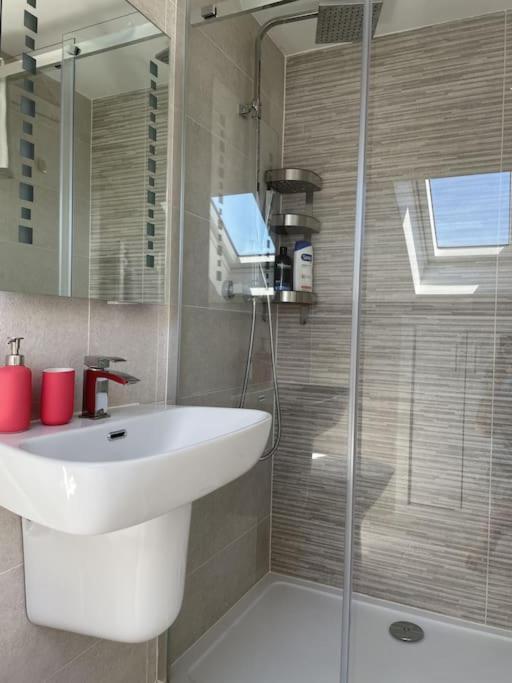 Paradigm House, Modern 2-Bedroom Duplex Apartment 2, Free Parking, Оксфорд Екстер'єр фото