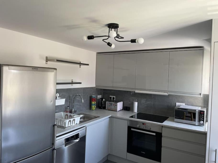 Paradigm House, Modern 2-Bedroom Duplex Apartment 2, Free Parking, Оксфорд Екстер'єр фото